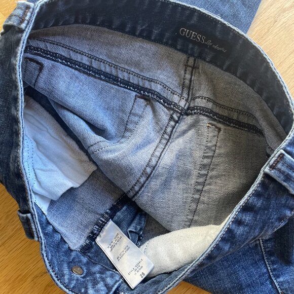 GUESS Los Angeles Low-Rise Skinny Jeans - Picture 7 of 7